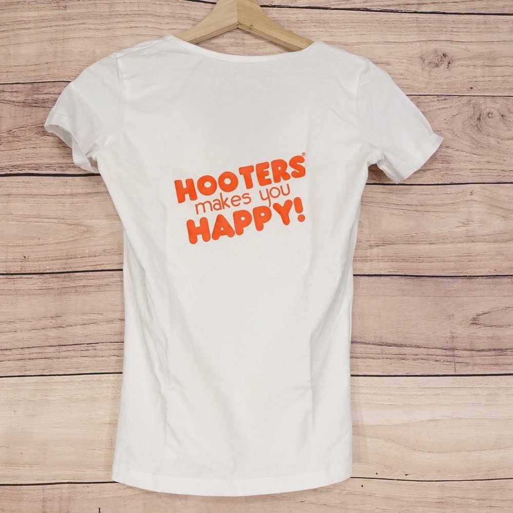 Hooters T-Shirt Womens S White V-Neck Short Sleeve Stretch Logo Graphic Top - Picture 4 of 7